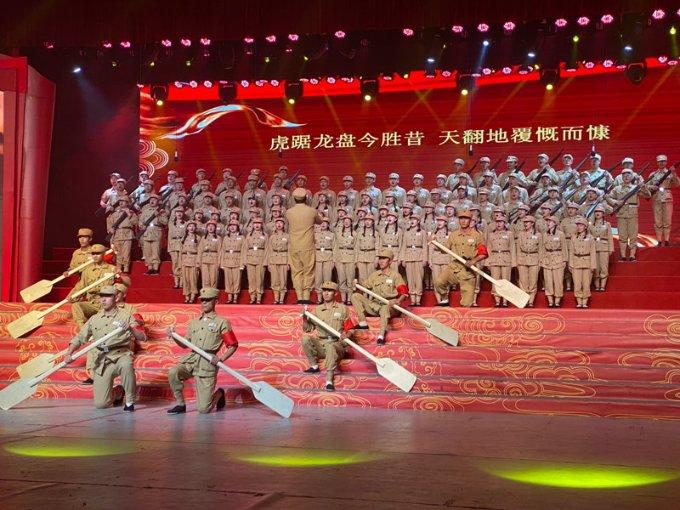 一秒破功?范丞丞笑疯,杨紫非主流妆!